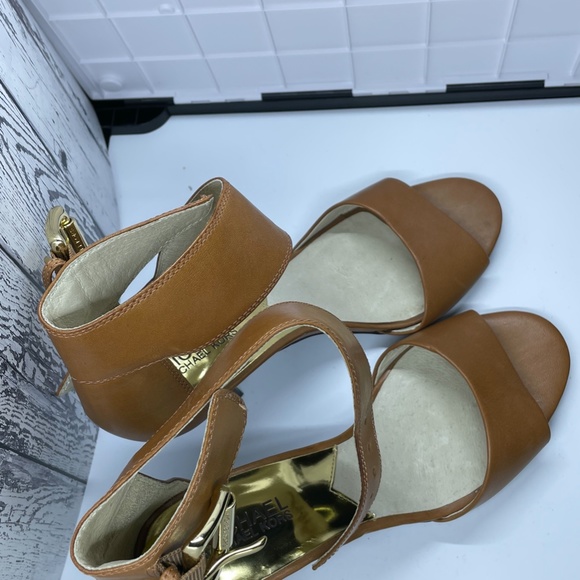 Michael kors. Heels. Size 9 - Picture 2 of 5